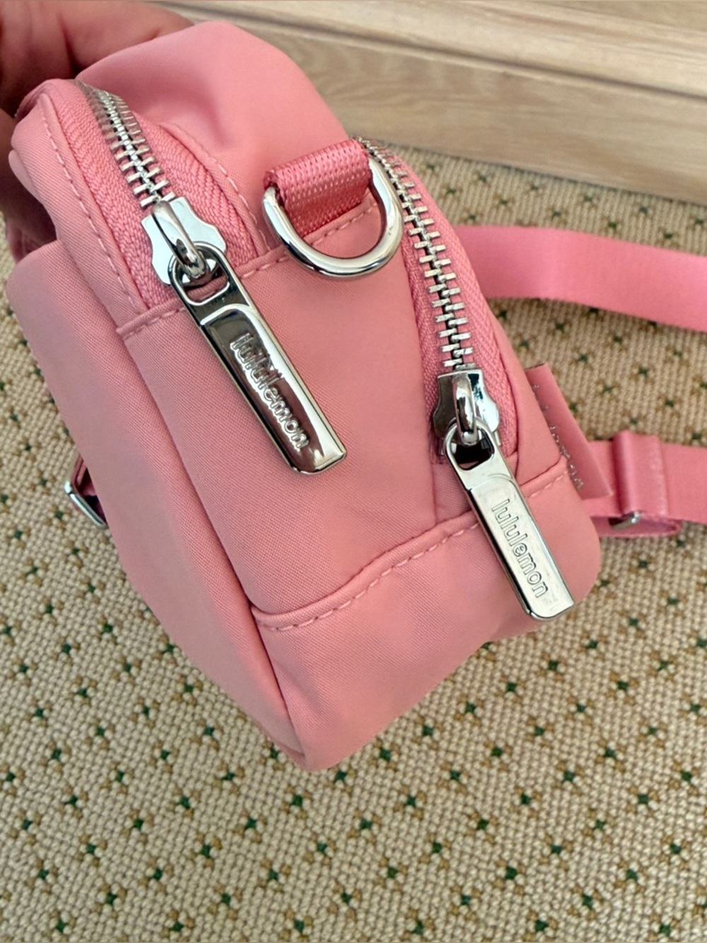 EUC Lululemon Everywhere 2L Pink Crossbody bag - Picture 7 of 8